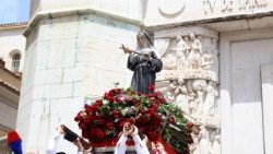 വിശുദ്ധ റീത്തയുടെ തിരുസ്വരൂപം വഹിച്ചുകൊണ്ടുള്ള പ്രദക്ഷിണം 