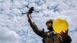 Las tropas ucranianas realizan un entrenamiento anti-drones en el área de Járkov