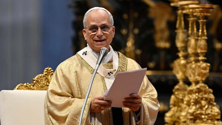 Il Papa ai preti, la Chiesa � ferita, siate credibili