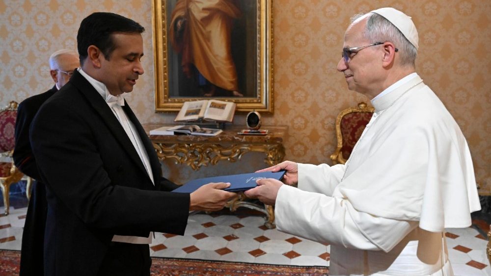 தொமினிக்கன் குடியரசு நாட்டின் அரசுத்தூதர் Victor Valdemar SUÁREZ DÍAZ