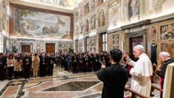 लोक संगठनों, धर्मसंघीय आंदोलनों और नए समुदायों के मध्यस्थों के साथ संत पापा लियो 14वें