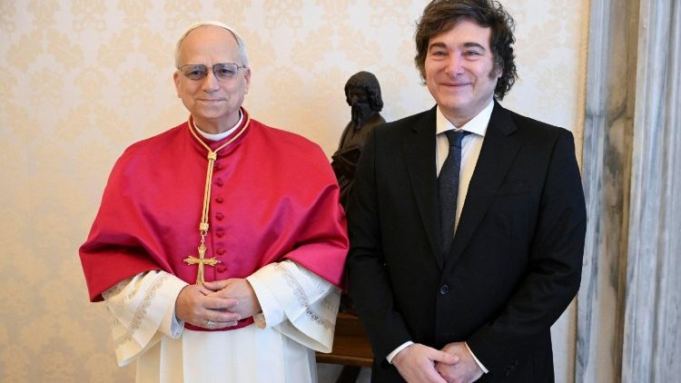 Le Pape Léon XIV et le président argentin Javier Gerardo Milei, le samedi 7 juin 2025.