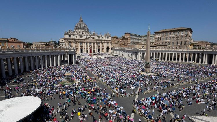 संत पेत्रुस महागिरजाघर के प्राँगण में जागरण प्रार्थना