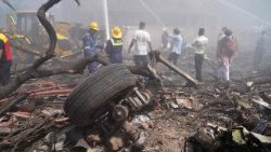 Das Flugzeug mit mehr als 240 Menschen an Bord stürzte nach dem Start in der indischen Stadt Ahmedabad ab