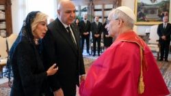 Rais wa Lebanon Joseph Aoun akizungumza na Baba Mtakatifu Leo XIV mjini Vatican