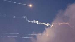 Lanciata nella notte una nuova ondata di missili su Israele