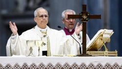 திருத்தந்தை 14-ஆம் லியோ திருப்பலியின்போது 