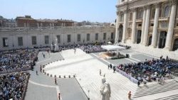 Úrangyala imádság a Szent Péter téren 