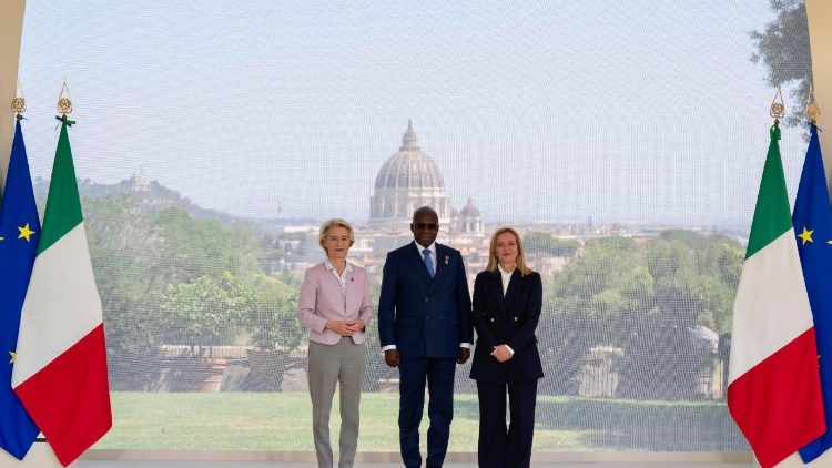 Mkutano na waziri Mkuu wa Italia na viongozi wa Afrika