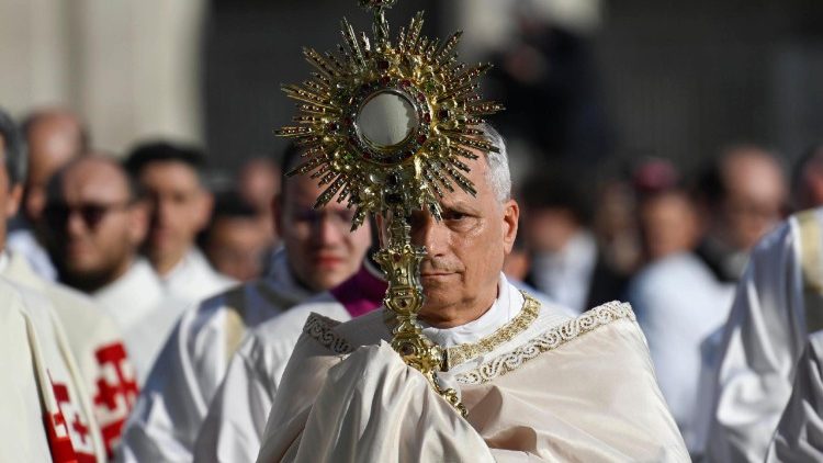 Il Papa in Laterano per messa e processione Corpus Domini