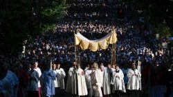 Il Papa in Laterano per messa e processione Corpus Domini