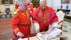 Papst Leo XIV. empfängt Fra' John Dunlap, Großmeister des Malteserordens