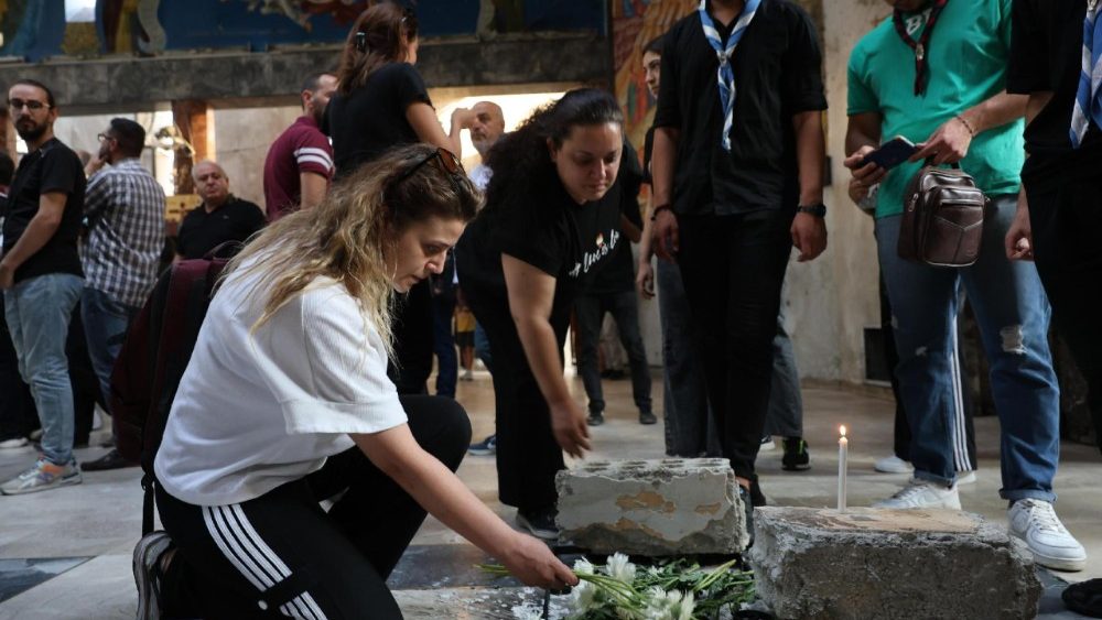 SCATTIDELGIORNO: Vigil, prayers for victims of suicide bombing at Damascus church