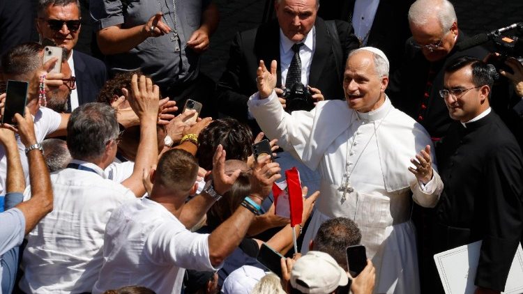 Papst Leo traf die große Gruppe im San Damaso-Hof im Vatikan