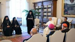 Pāvests Leons XIV tiekas ar Konstantinopoles Ekumeniskā patriarhāta delegācijas locekļiem
