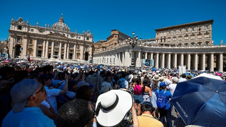 A h&iacute;vek hallgatj&aacute;k a Szentaty&aacute;t