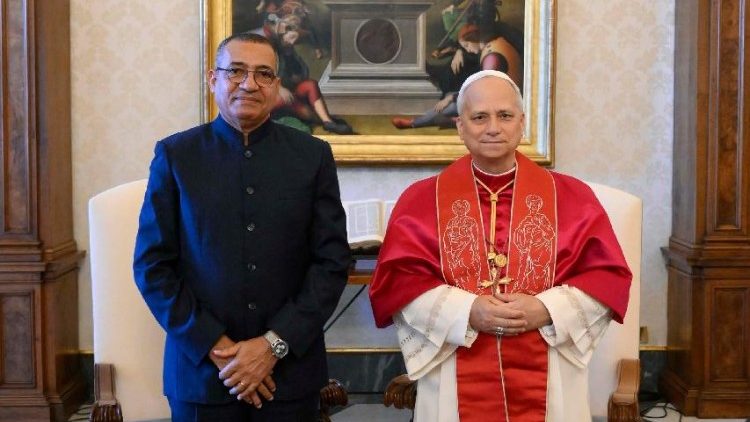 संत पापा लियो ने लोकतांत्रिक गणराज्य साओ टोमे और प्रिंसिपे के राष्ट्रपति से मुलाकात की