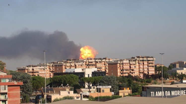 L'esplosione del distributore di benzina questa mattina a Roma