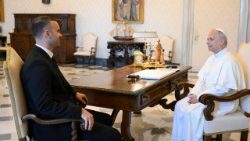 संत पापा लियो 14वें और मोंतेनेग्रो के प्रधानमंत्री मिलोज्को स्पाजिक 