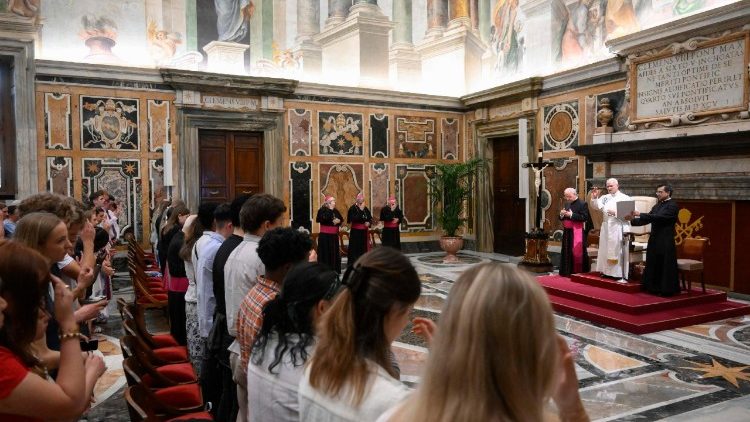 Pápai audiencia az észak-európai fiatalokkal és tanárokkal