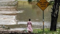 Der über die Ufer getretene Guadalupe River in Texas