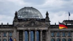 Der deutsche Bundestag hat die Wahl von drei neuen Verfassungsrichtern verschoben.