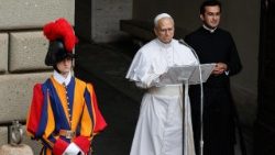 Papa, continuiamo a pregare per pace e per vittime guerra