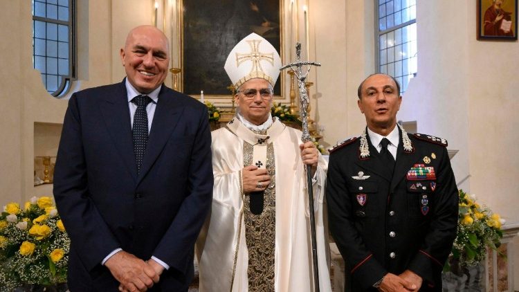 திருத்தந்தை பதினான்காம் லியோ காவலர் தலைவர்களுடன் 