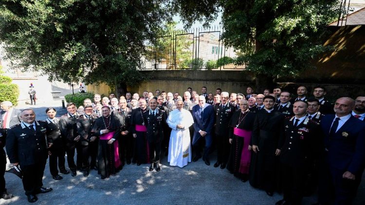 XIV. Le&oacute; p&aacute;pa a csendőr&ouml;k k&ouml;r&eacute;ben