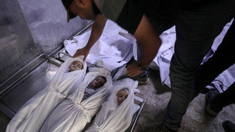 ഗസായിലെ അൽ ഷിഫ ആശുപത്രിയിൽ കുട്ടികളുടെ മൃതദേഹം 