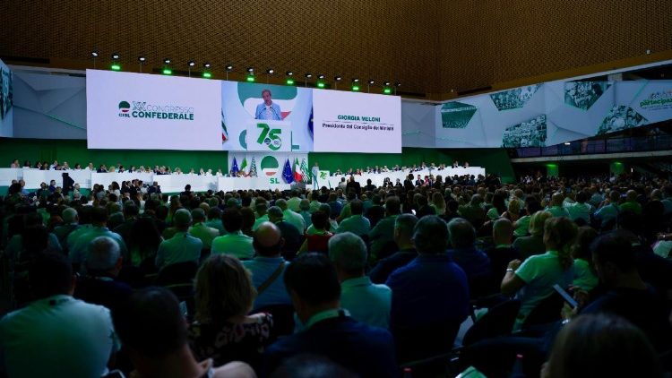 “ചിസ്ൽ” ,ഇറ്റലിയിലെ തൊഴിലാളിസംഘടനകളുടെ സംയുക്ത സമിതി,  ഇരുപതാം ദേശീയസമ്മേളനം ചേർന്നു-റോമിൽ, ഏവൂറിൽ (Eur) ജൂലൈ 16-19 വരെ