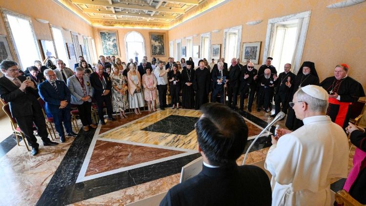 अमरीका के बीज़ेन्टाईन एवं पूर्वी रीति की कलीसियाओं के प्रतिनिधियों के साथ सन्त पापा लियो