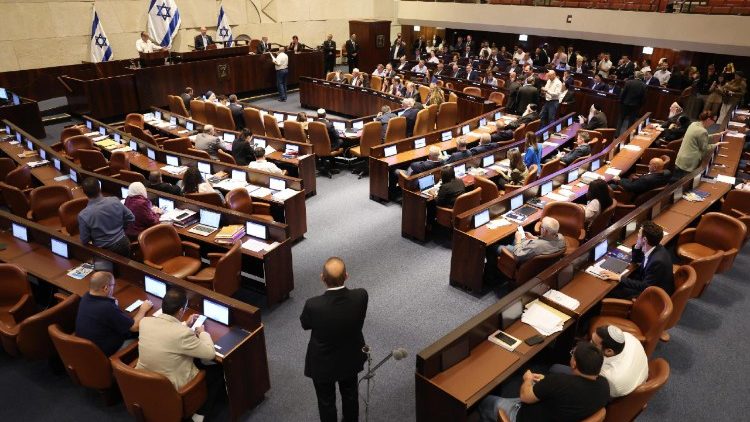 La Knesset durante la votazione sul futuro della Cisgiordania