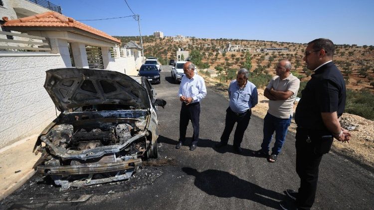 እስራኤላውያን ሰፋሪዎች በዌስት ባንክ በምትገኘው ታይቤህ መንደር ላይ ጥቃት ሰንዝረዋል 