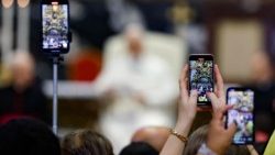 Папата с инфлуенсърите и дигиталните мисионери