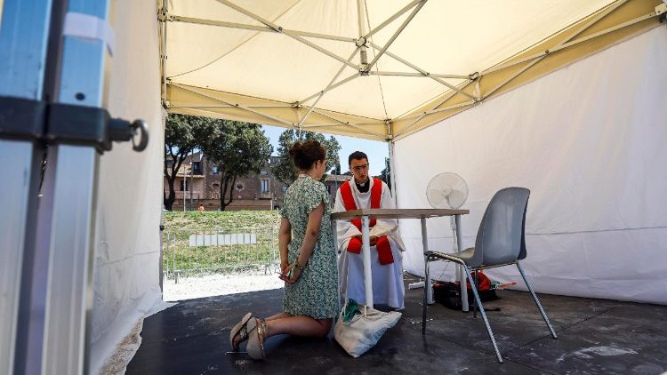 Các bạn trẻ xưng tội tại Circo Massimo