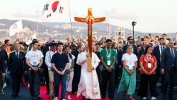 Leo XIV. bei der Vigilfeier im Rahmen des jüngsten Jugend-Jubiläums in Rom