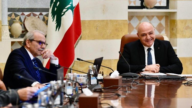 Präsident Aoun (r.) und Ministerpräsident Salam