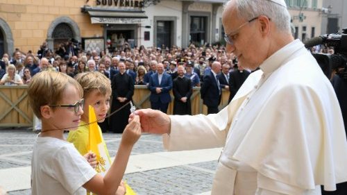 Papst Leo reformiert beim Organisieren des Weltkindertags
