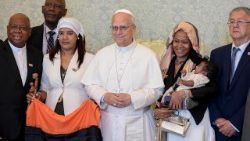 संत पापा लियो चागोस शरणार्थी समूह के संग