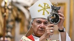 Huko Napoli kuyeyuka damu ya Mtakatifu Gennaro tukio la kila mwaka.