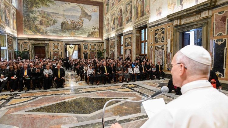 കൂടിക്കാഴ്ചയിൽ പാപ്പാ സംസാരിക്കുന്നു 