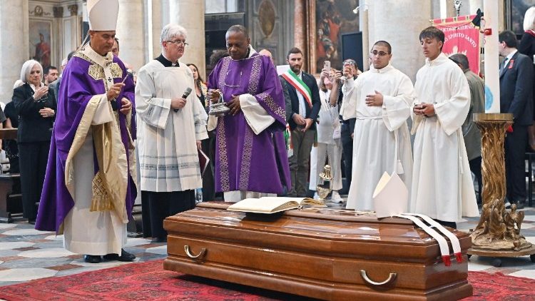 Cesare Nosiglia bíboros, Torinó nyugalmazott érsekének temetési szertartása