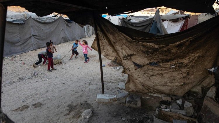 Daily life in the displacement camps in Khan Younis