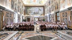 ஏழைகளுக்கான புனித பிரான்சிஸ் பணிக் குழுவினருடன் திருத்தந்தை 