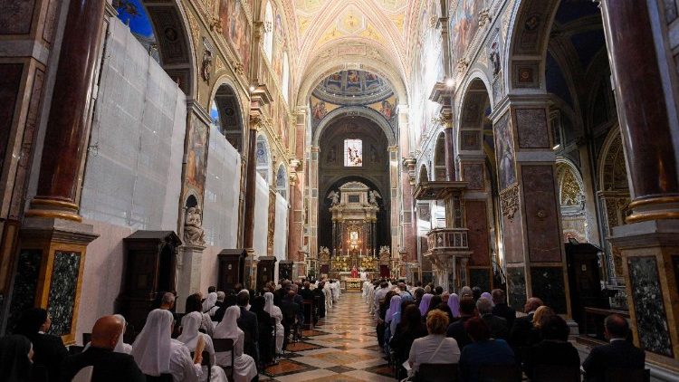 Il Papa agli agostiniani, agite per unire e non per dividere