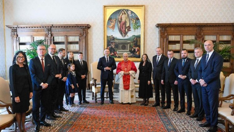 Karol Tadeusz Nawrocki &eacute;s a lengyel k&uuml;ld&ouml;tts&eacute;g a Szentaty&aacute;n&aacute;l