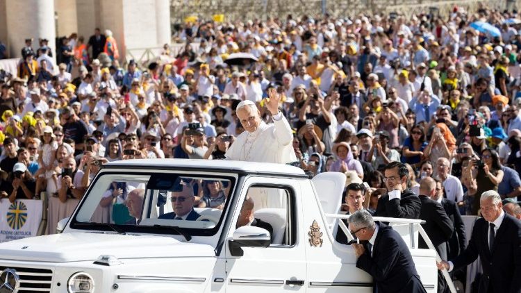 कलीसियाई जयन्ती वर्ष पर रोम आये तीर्थयात्रियों द्वारा सन्त पापा लियो का अभिवादन, 06.09.2025 