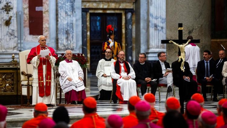 प्रवचन देते हुए संत पापा लियो