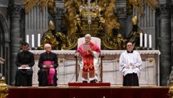 البابا يترأس أمسية صلاة في البازيليك الفاتيكانية لمناسبة يوبيل التعزية